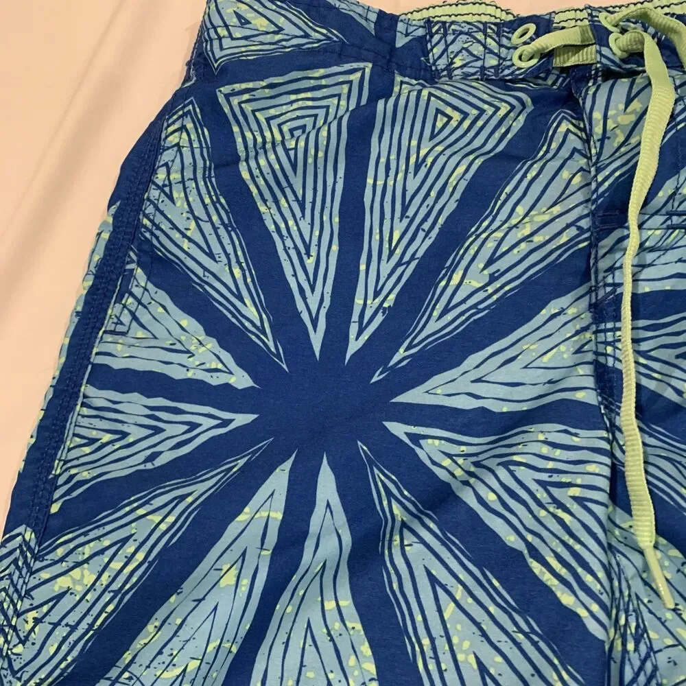 JOHNNIE-O $55 BOYS HALF ELASTIC 